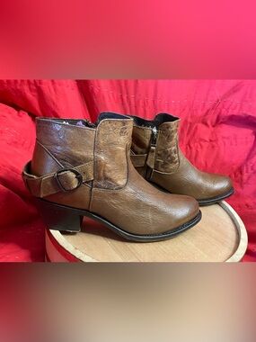 Sonora Ella Leather Western Look Booties Womens Brown Side Zip & Buckle Size 9